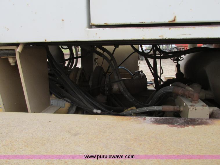 image for item R9459 1995 Tyler 3275 self-propelled sprayer