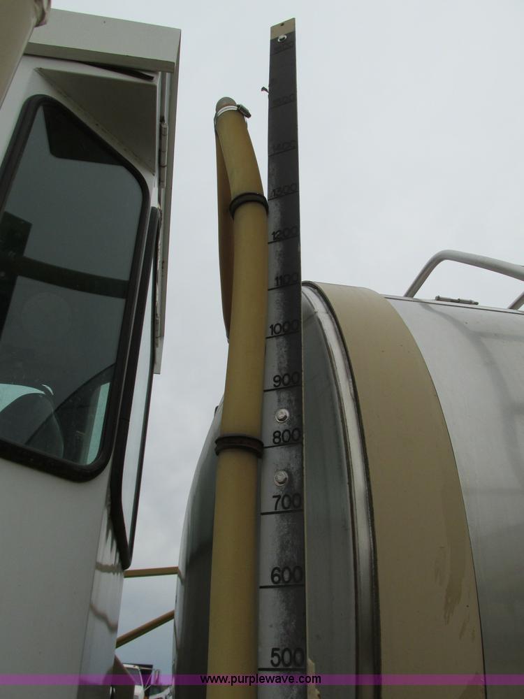 image for item R9459 1995 Tyler 3275 self-propelled sprayer