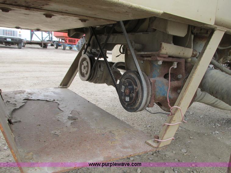 image for item R9459 1995 Tyler 3275 self-propelled sprayer