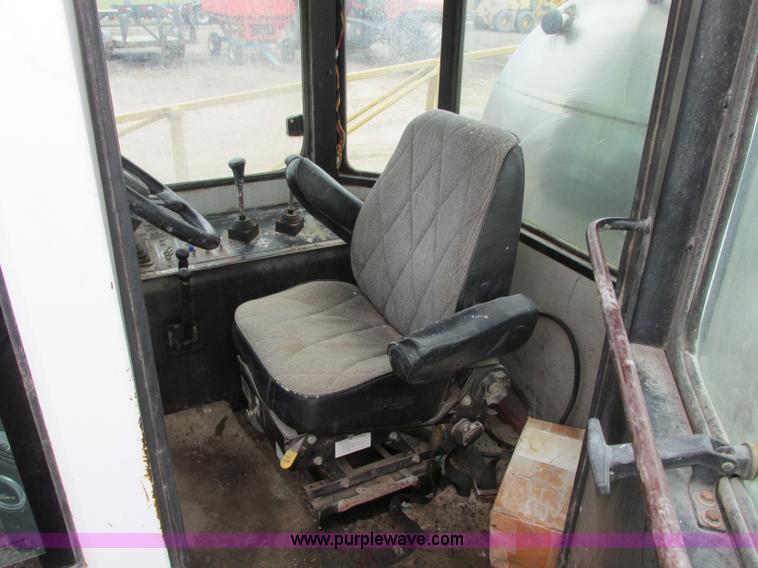 image for item R9459 1995 Tyler 3275 self-propelled sprayer