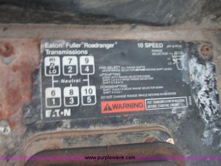 image for item R9459 1995 Tyler 3275 self-propelled sprayer