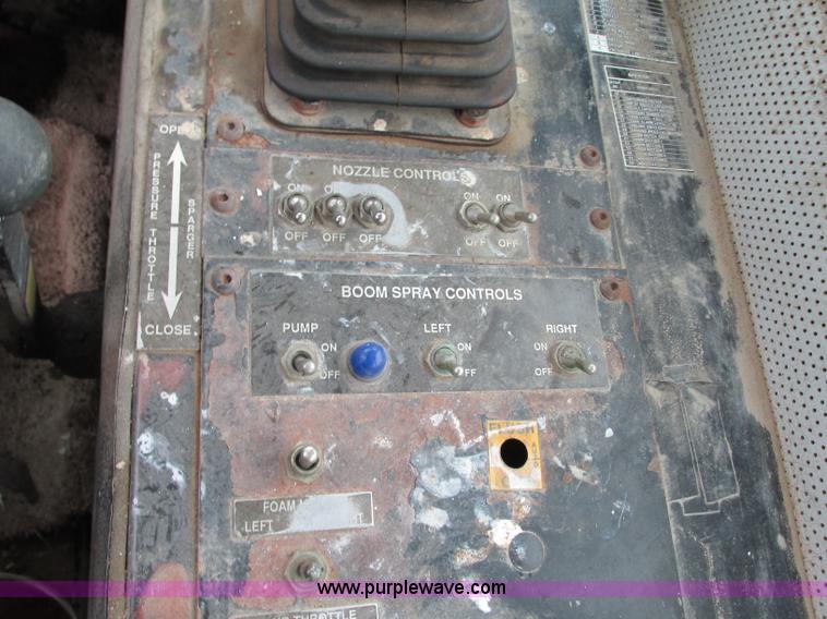 image for item R9459 1995 Tyler 3275 self-propelled sprayer