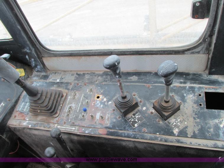 image for item R9459 1995 Tyler 3275 self-propelled sprayer