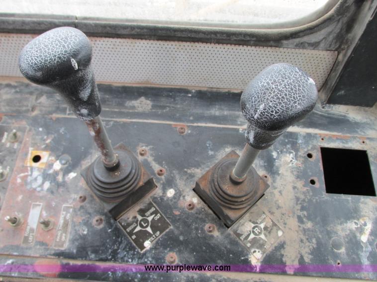 image for item R9459 1995 Tyler 3275 self-propelled sprayer