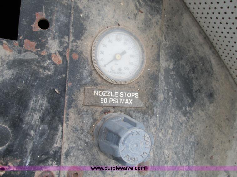 image for item R9459 1995 Tyler 3275 self-propelled sprayer