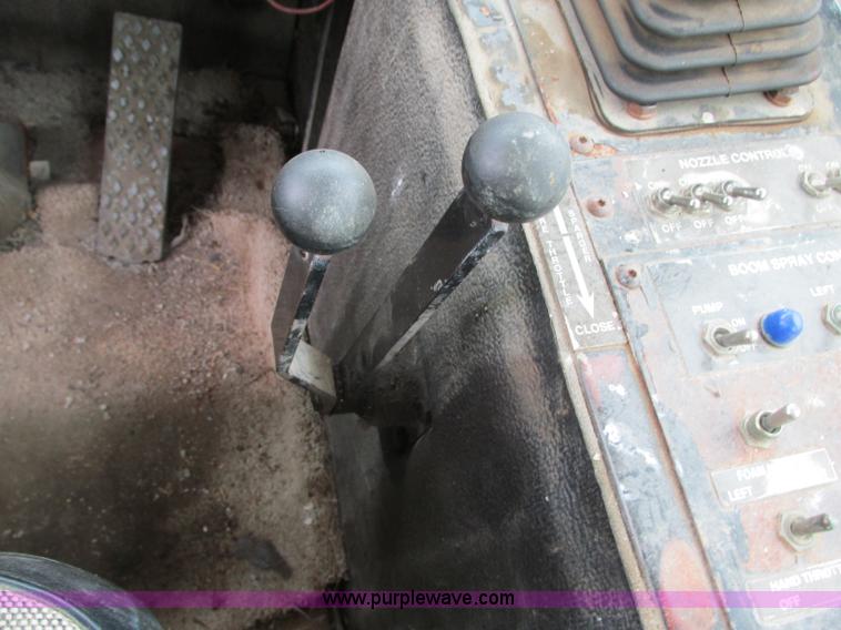 image for item R9459 1995 Tyler 3275 self-propelled sprayer