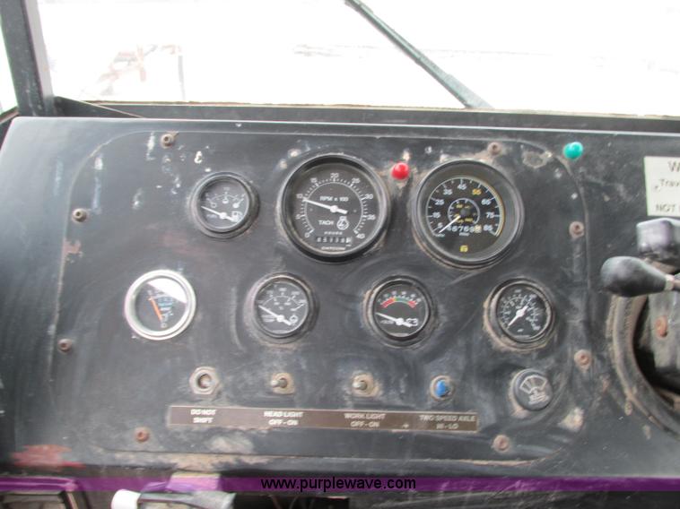 image for item R9459 1995 Tyler 3275 self-propelled sprayer