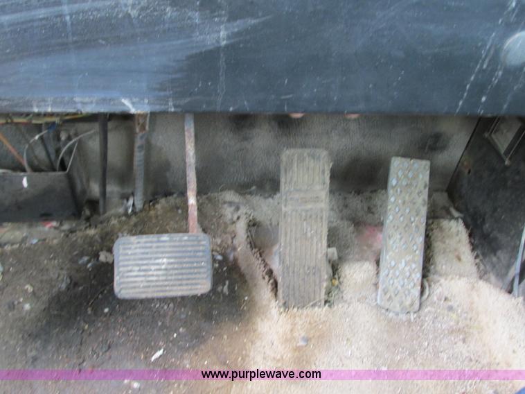 image for item R9459 1995 Tyler 3275 self-propelled sprayer