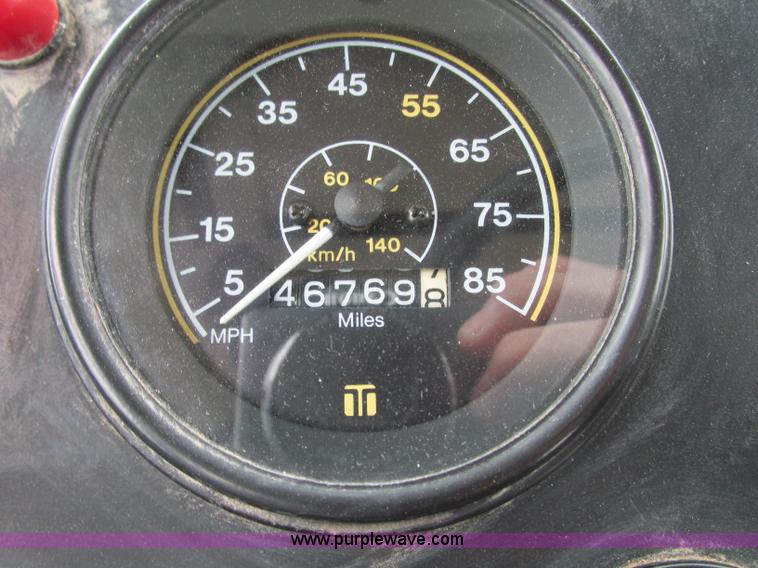 image for item R9459 1995 Tyler 3275 self-propelled sprayer