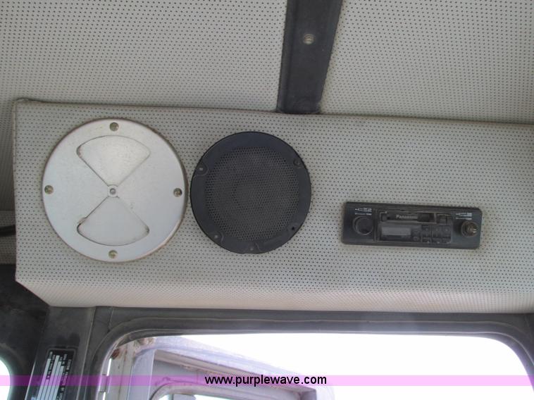 image for item R9459 1995 Tyler 3275 self-propelled sprayer