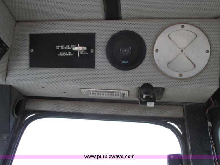 image for item R9459 1995 Tyler 3275 self-propelled sprayer