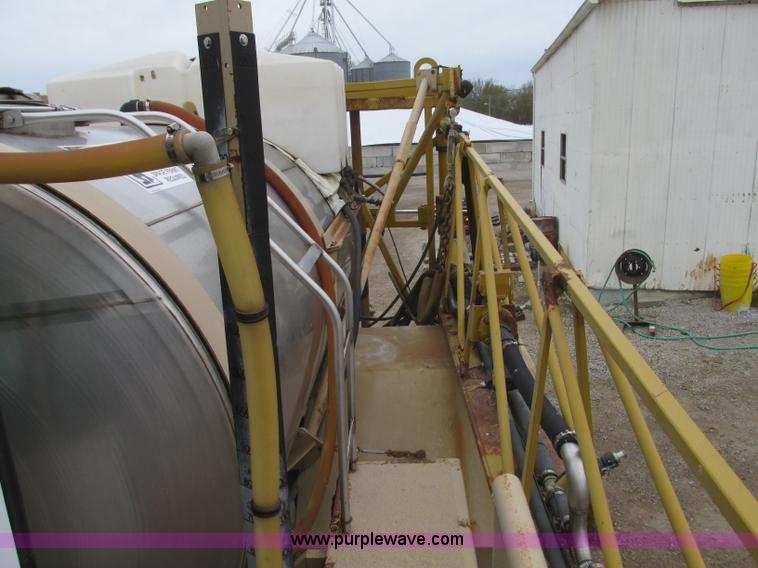 image for item R9459 1995 Tyler 3275 self-propelled sprayer