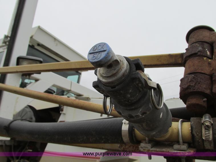 image for item R9459 1995 Tyler 3275 self-propelled sprayer