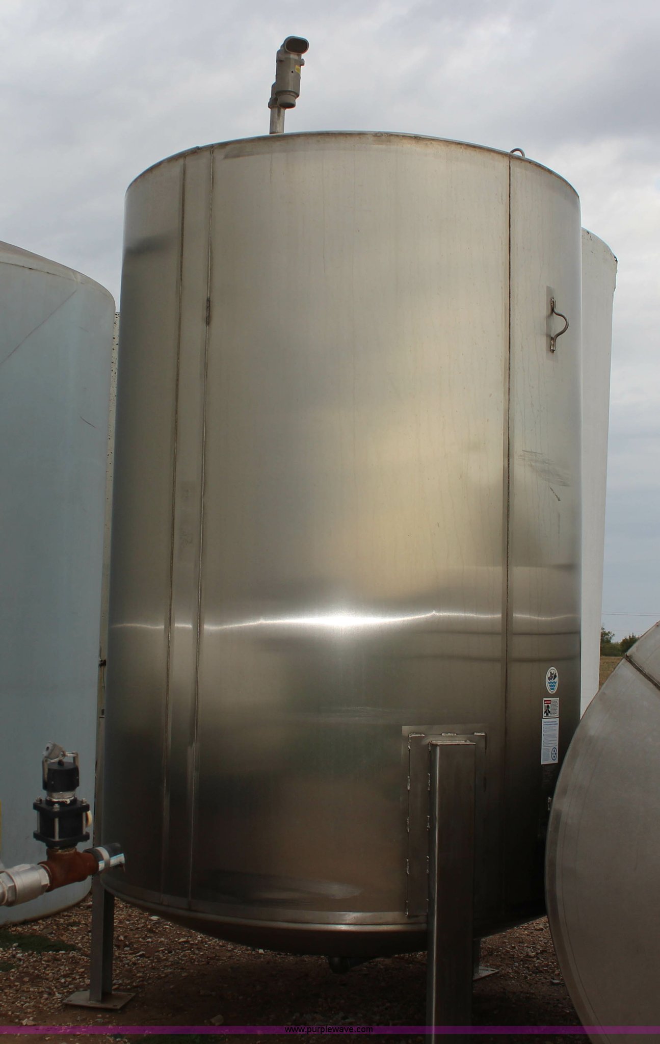 1,200 gallon stainless steel tank in Conway Springs, KS Item BC9171