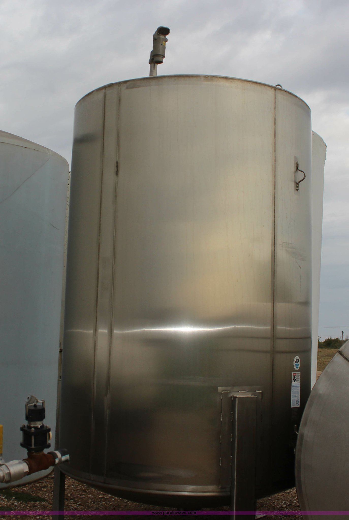 1,200 gallon stainless steel tank in Conway Springs, KS Item BC9171
