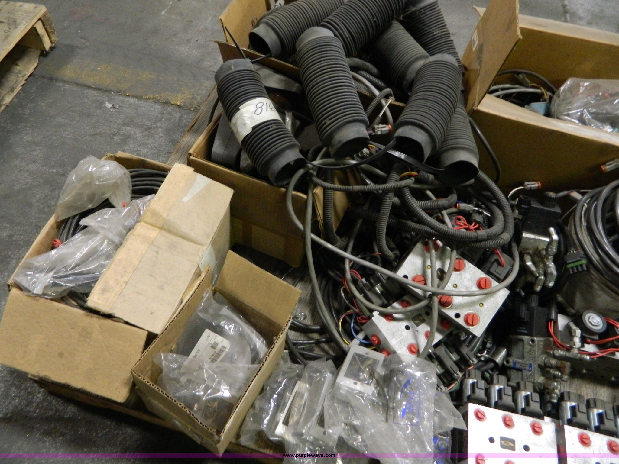 Assorted items in Assaria, KS Item BQ9887 sold Purple Wave