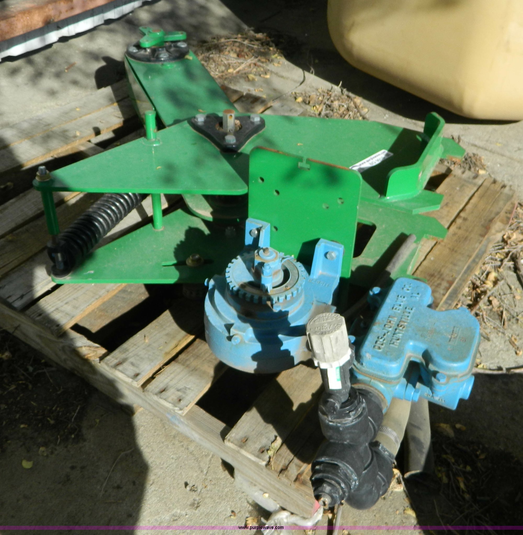 Assorted items in Assaria, KS Item BQ9915 sold Purple Wave