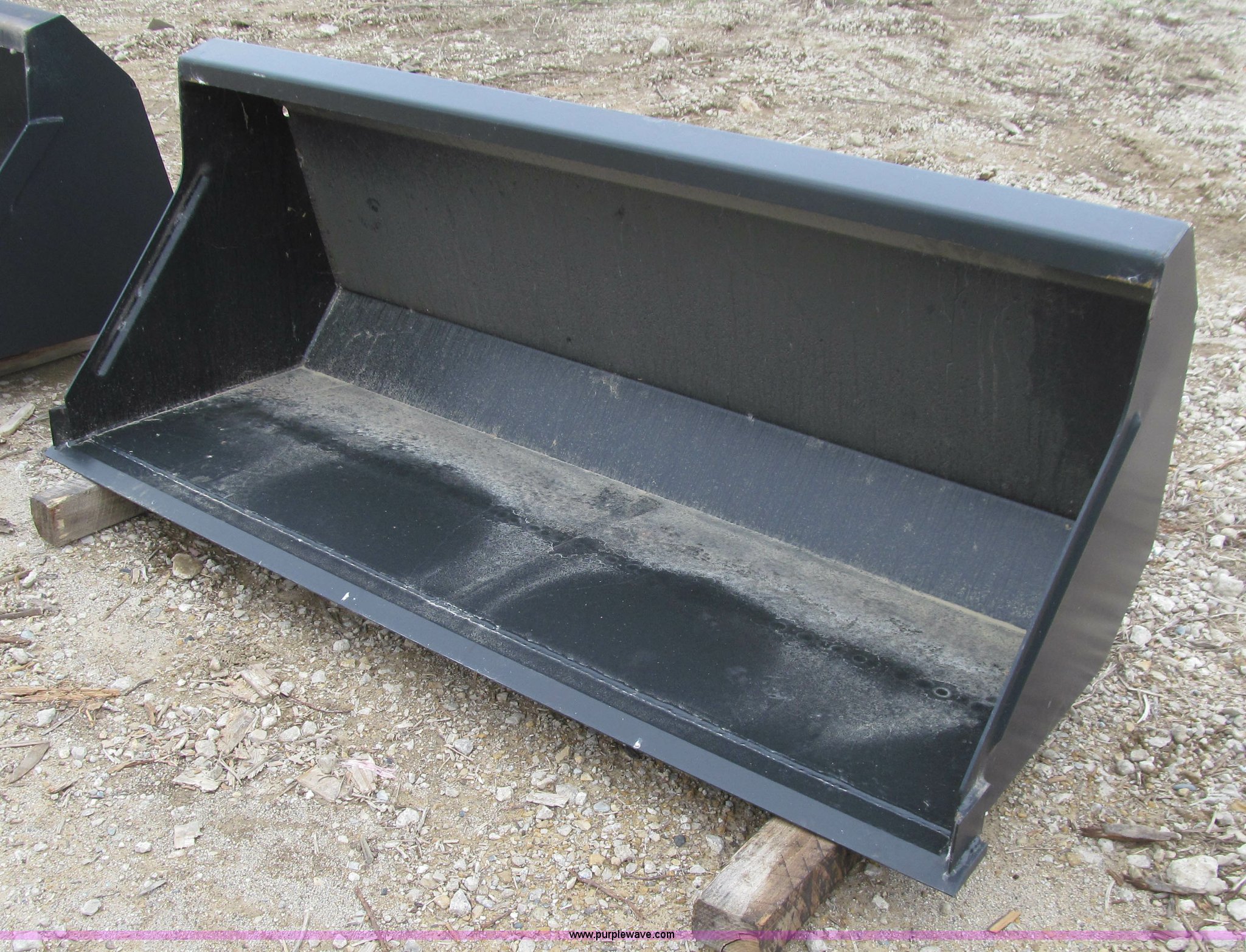 72" loader bucket in Dubuque, IA Item L1771 sold Purple Wave