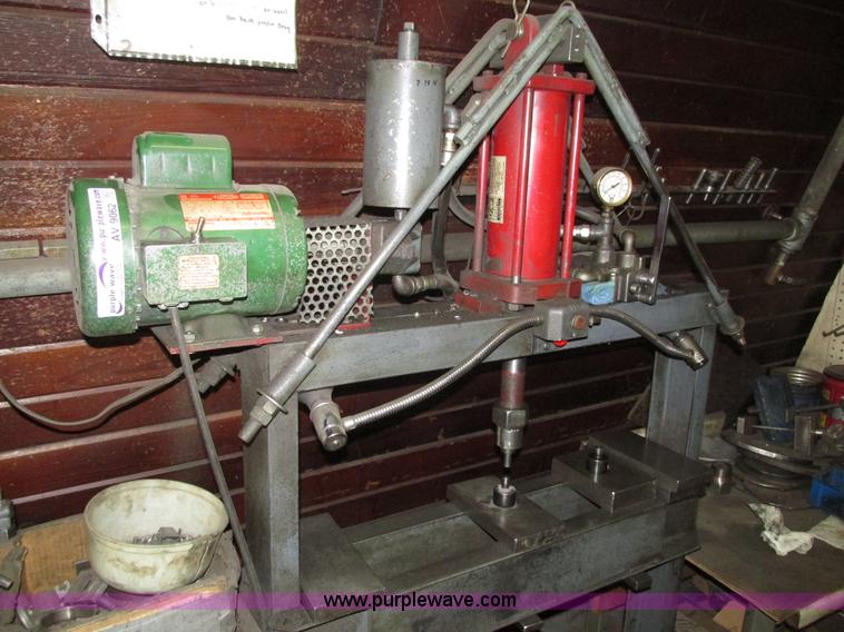 image for item AV9062 Hydraulic press