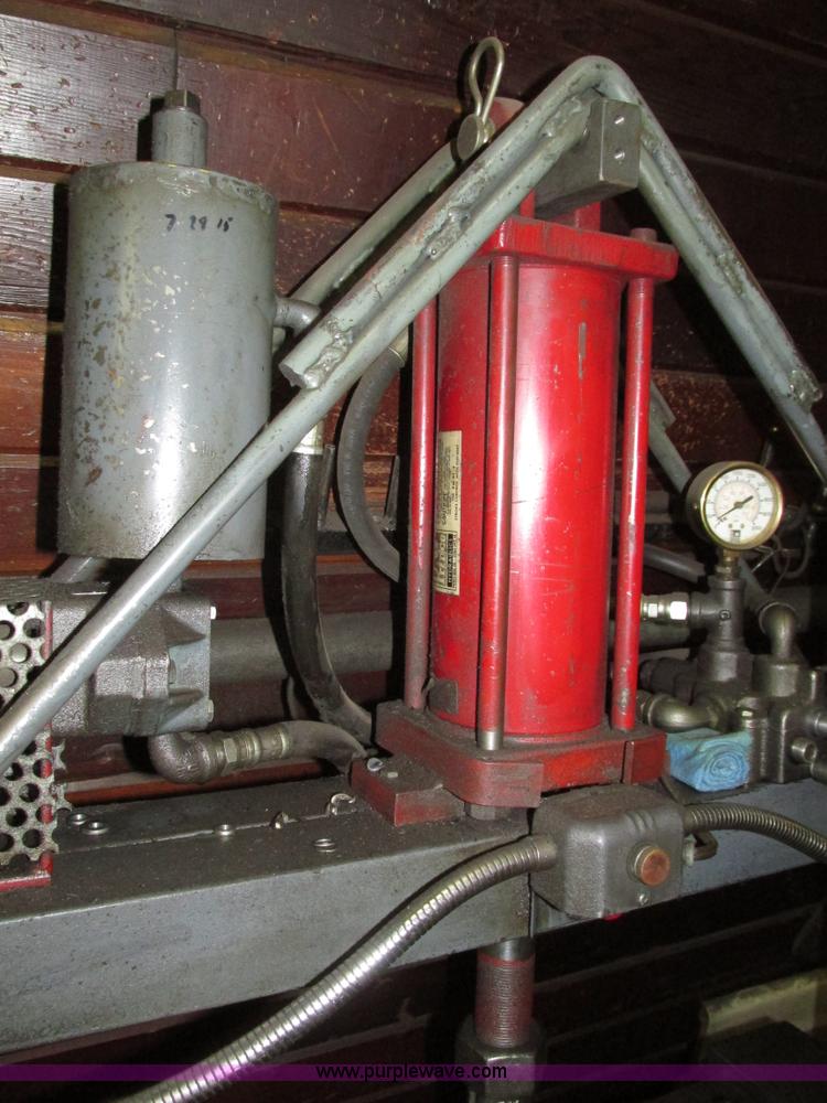 image for item AV9062 Hydraulic press