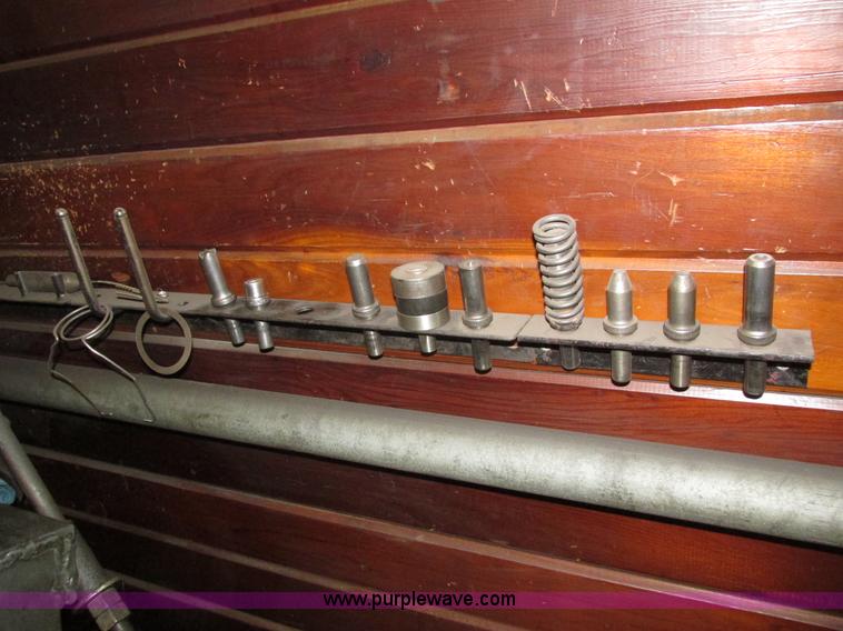 image for item AV9062 Hydraulic press