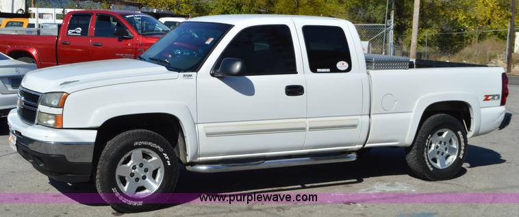 image for item BR9840 2006 Chevrolet Silverado 1500 pickup truck