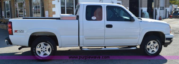 image for item BR9840 2006 Chevrolet Silverado 1500 pickup truck