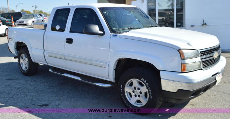 image for item BR9840 2006 Chevrolet Silverado 1500 pickup truck