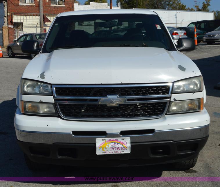 image for item BR9840 2006 Chevrolet Silverado 1500 pickup truck