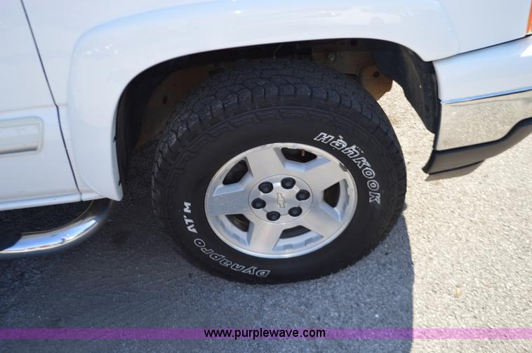 image for item BR9840 2006 Chevrolet Silverado 1500 pickup truck