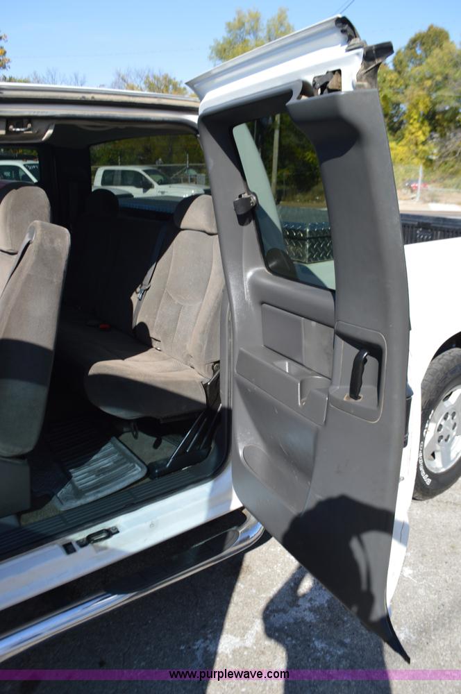 image for item BR9840 2006 Chevrolet Silverado 1500 pickup truck