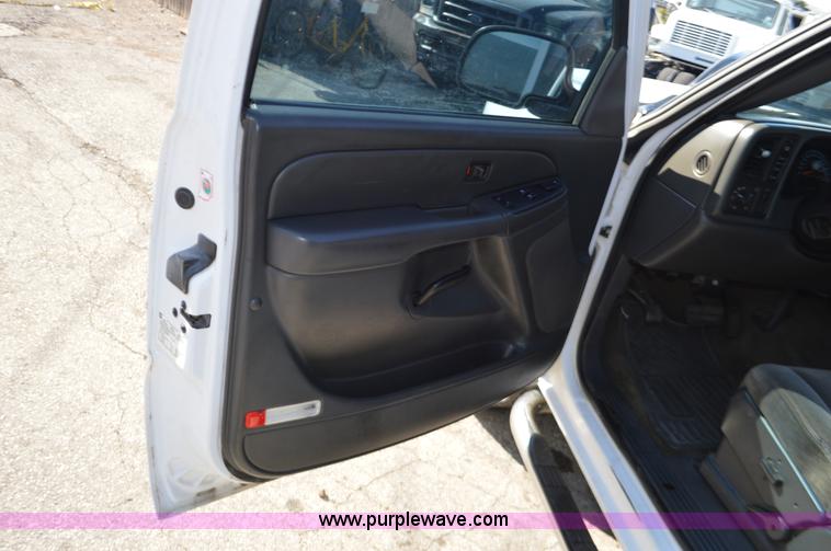 image for item BR9840 2006 Chevrolet Silverado 1500 pickup truck