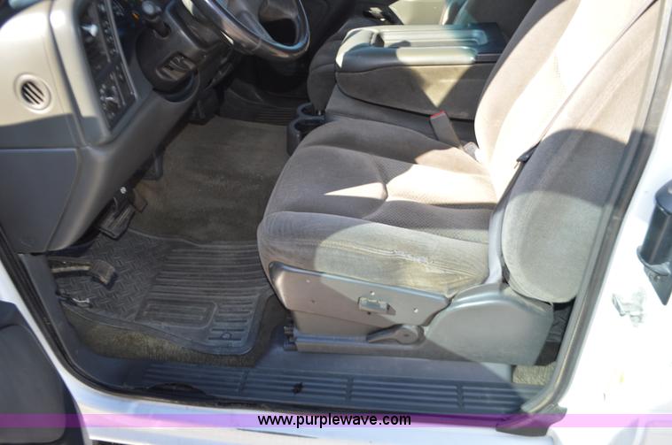 image for item BR9840 2006 Chevrolet Silverado 1500 pickup truck