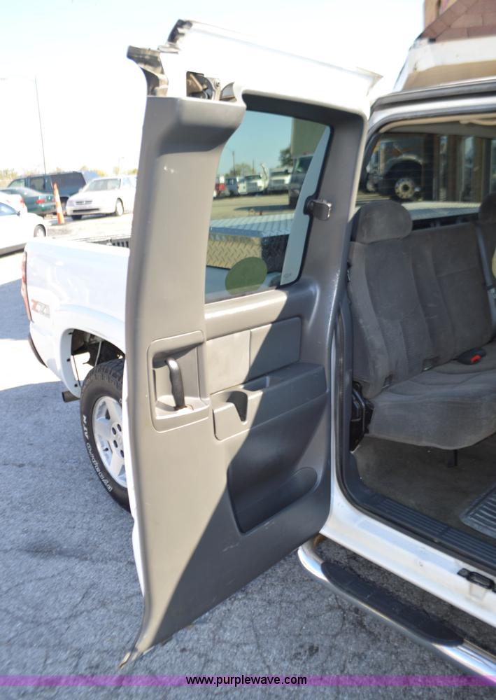 image for item BR9840 2006 Chevrolet Silverado 1500 pickup truck