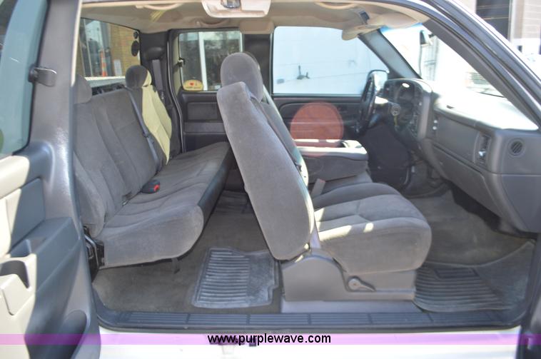 image for item BR9840 2006 Chevrolet Silverado 1500 pickup truck