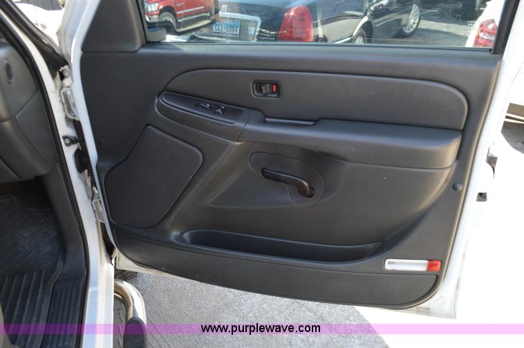 image for item BR9840 2006 Chevrolet Silverado 1500 pickup truck