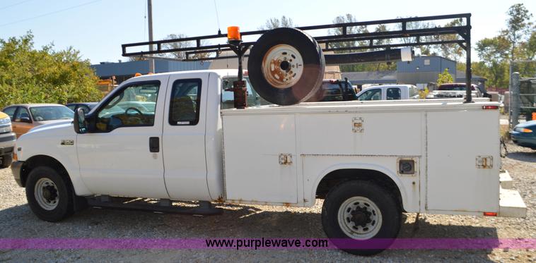 image for item BR9842 2004 Ford F350 Super Duty SuperCab utility truck