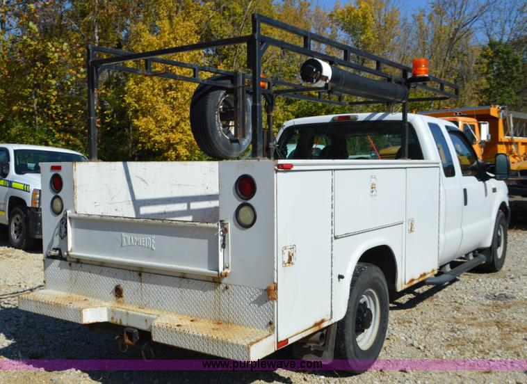 image for item BR9842 2004 Ford F350 Super Duty SuperCab utility truck