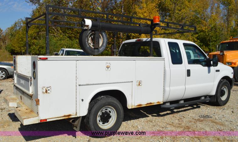 image for item BR9842 2004 Ford F350 Super Duty SuperCab utility truck