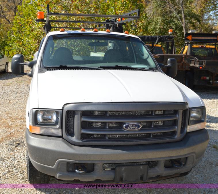 image for item BR9842 2004 Ford F350 Super Duty SuperCab utility truck