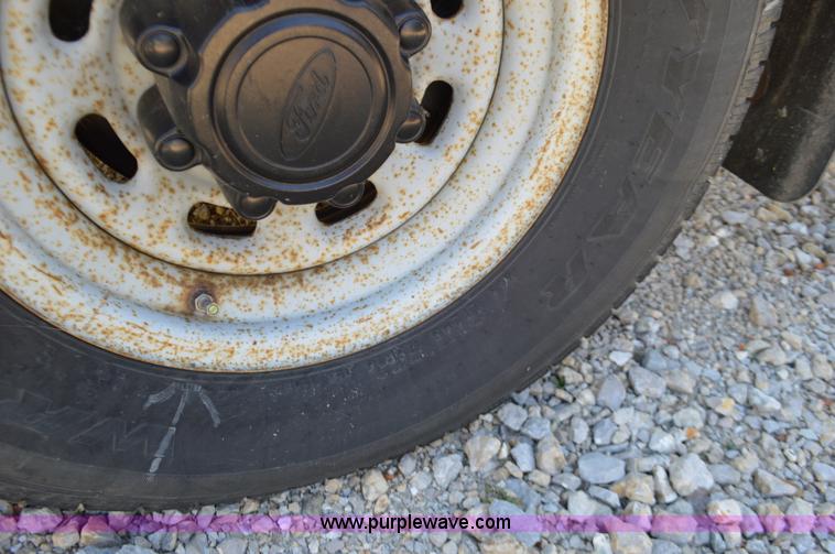 image for item BR9842 2004 Ford F350 Super Duty SuperCab utility truck