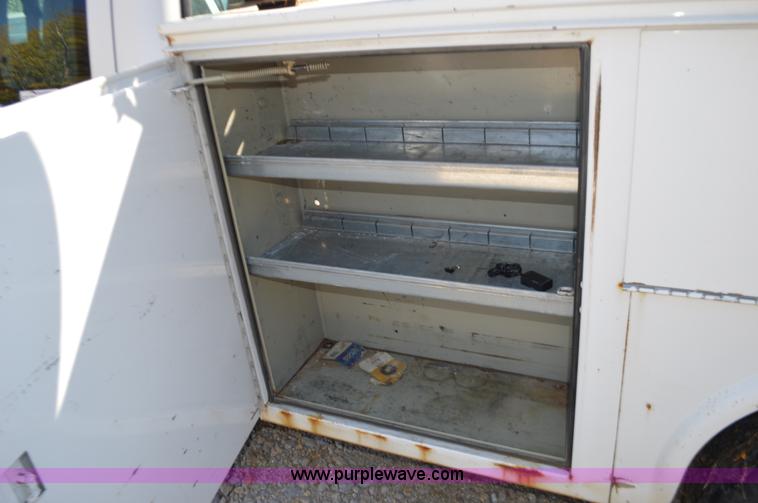 image for item BR9842 2004 Ford F350 Super Duty SuperCab utility truck