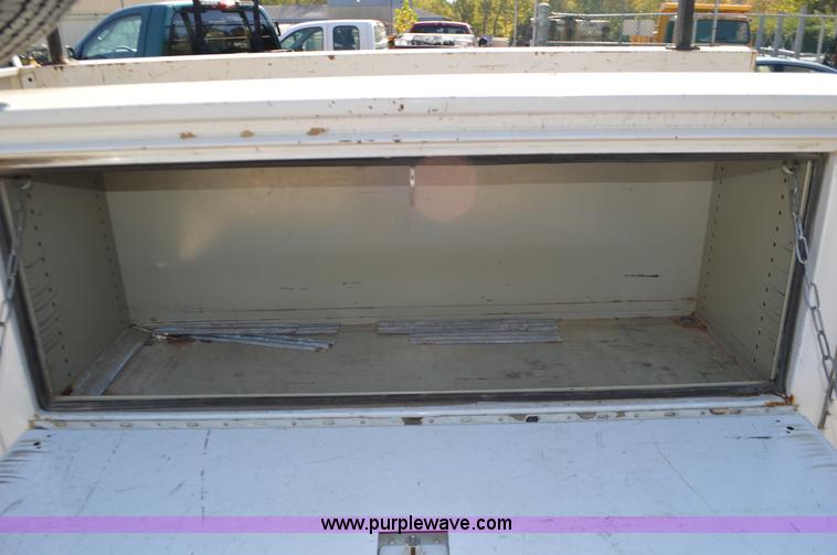 image for item BR9842 2004 Ford F350 Super Duty SuperCab utility truck