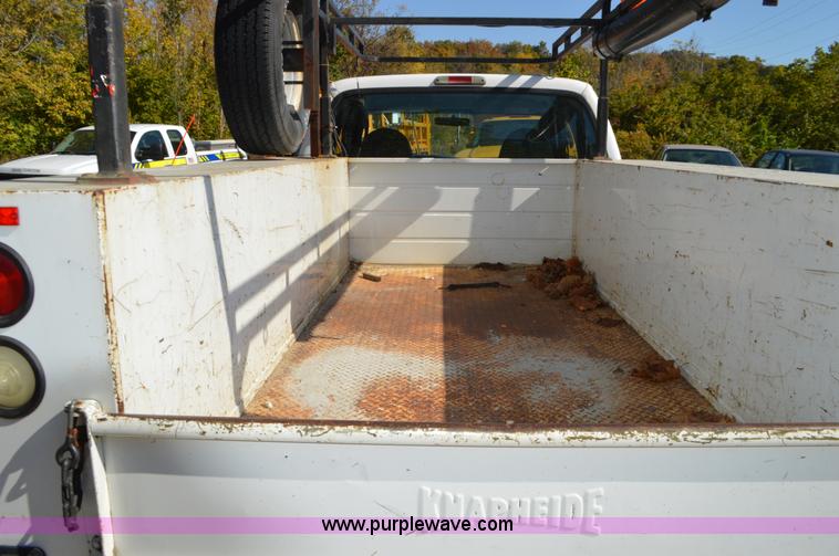 image for item BR9842 2004 Ford F350 Super Duty SuperCab utility truck