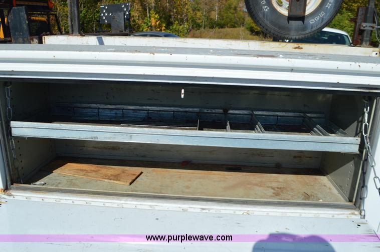 image for item BR9842 2004 Ford F350 Super Duty SuperCab utility truck