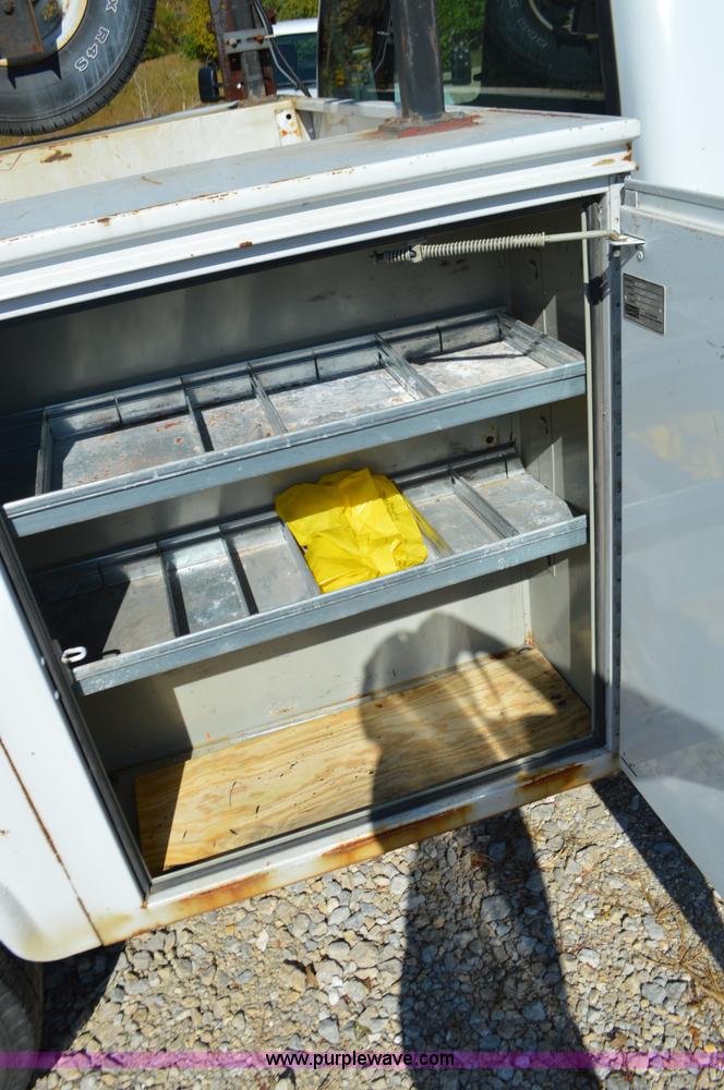 image for item BR9842 2004 Ford F350 Super Duty SuperCab utility truck