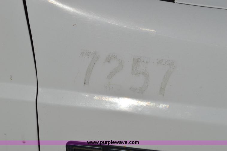 image for item BR9842 2004 Ford F350 Super Duty SuperCab utility truck