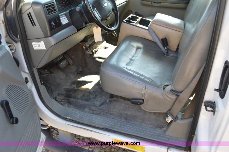 image for item BR9842 2004 Ford F350 Super Duty SuperCab utility truck