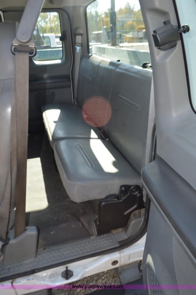 image for item BR9842 2004 Ford F350 Super Duty SuperCab utility truck