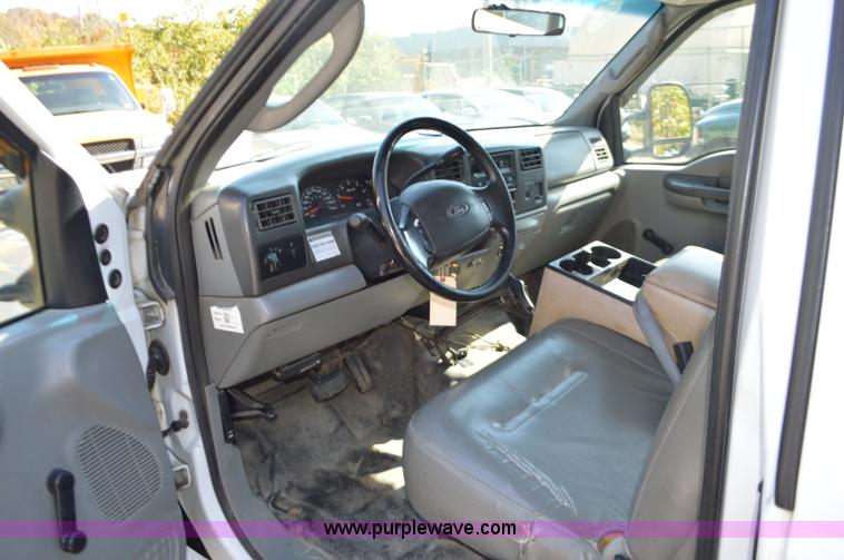 image for item BR9842 2004 Ford F350 Super Duty SuperCab utility truck